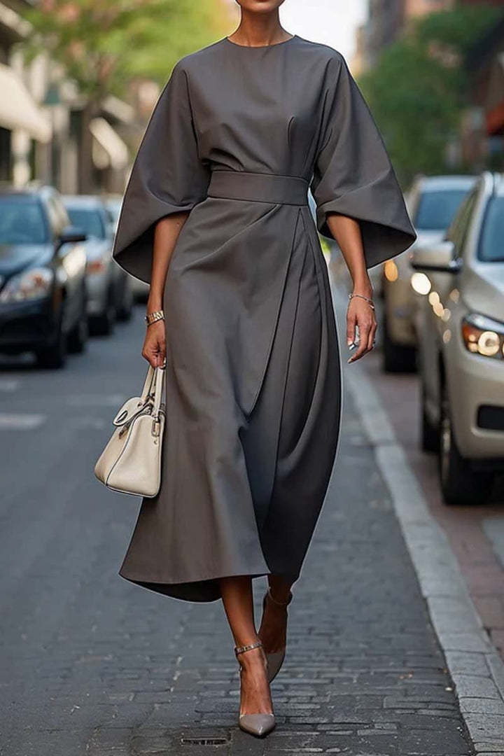 „Amelia“ – Elegantes Kleid mit Fledermausärmeln & Taillengürtel