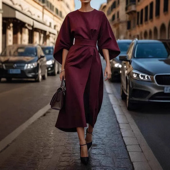 „Amelia“ – Elegantes Kleid mit Fledermausärmeln & Taillengürtel
