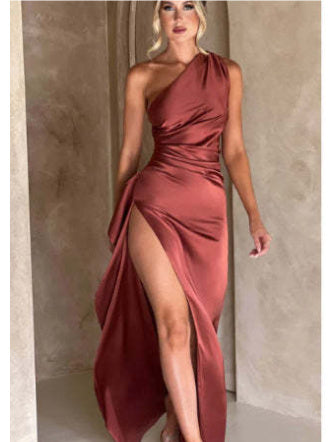 „Lucia“ – One-Shoulder Satin Kleid