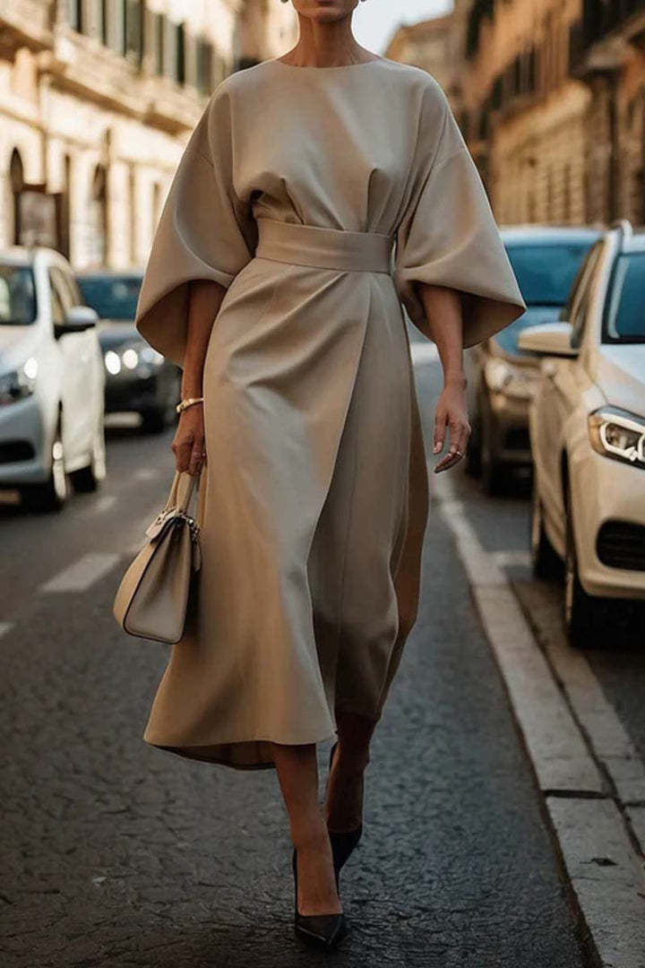 „Amelia“ – Elegantes Kleid mit Fledermausärmeln & Taillengürtel