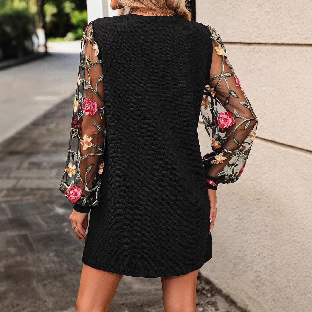 Elena“ – Spitzenkleid mit Rundhals