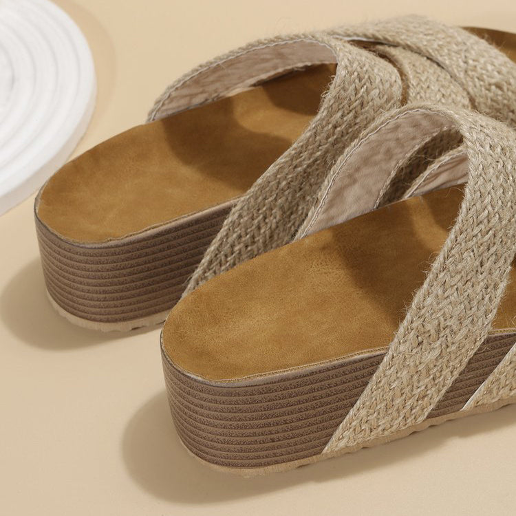 Livia“ – Geflochtene Cross-Strap Slipper