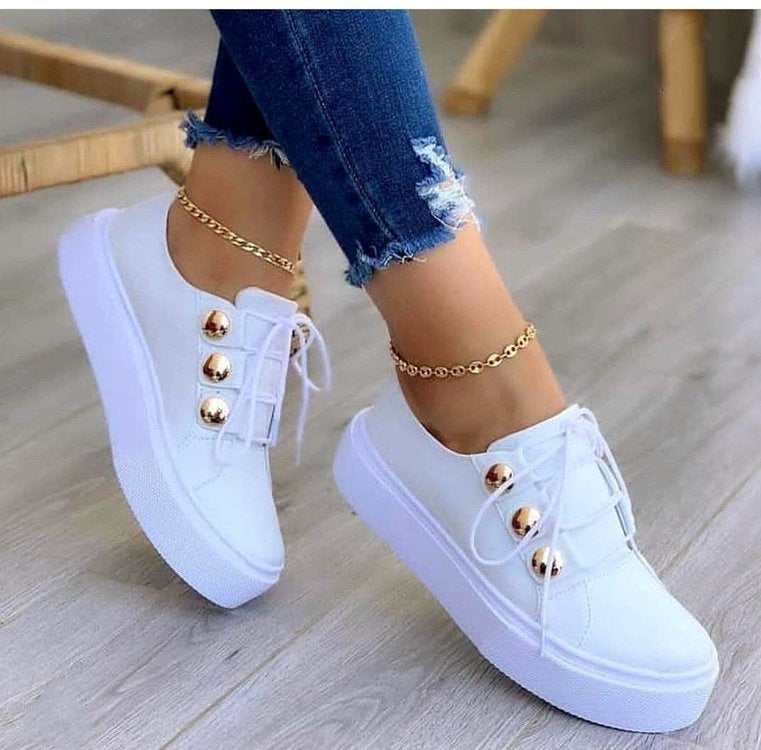 Vera“ – Schnürsneaker mit Nieten