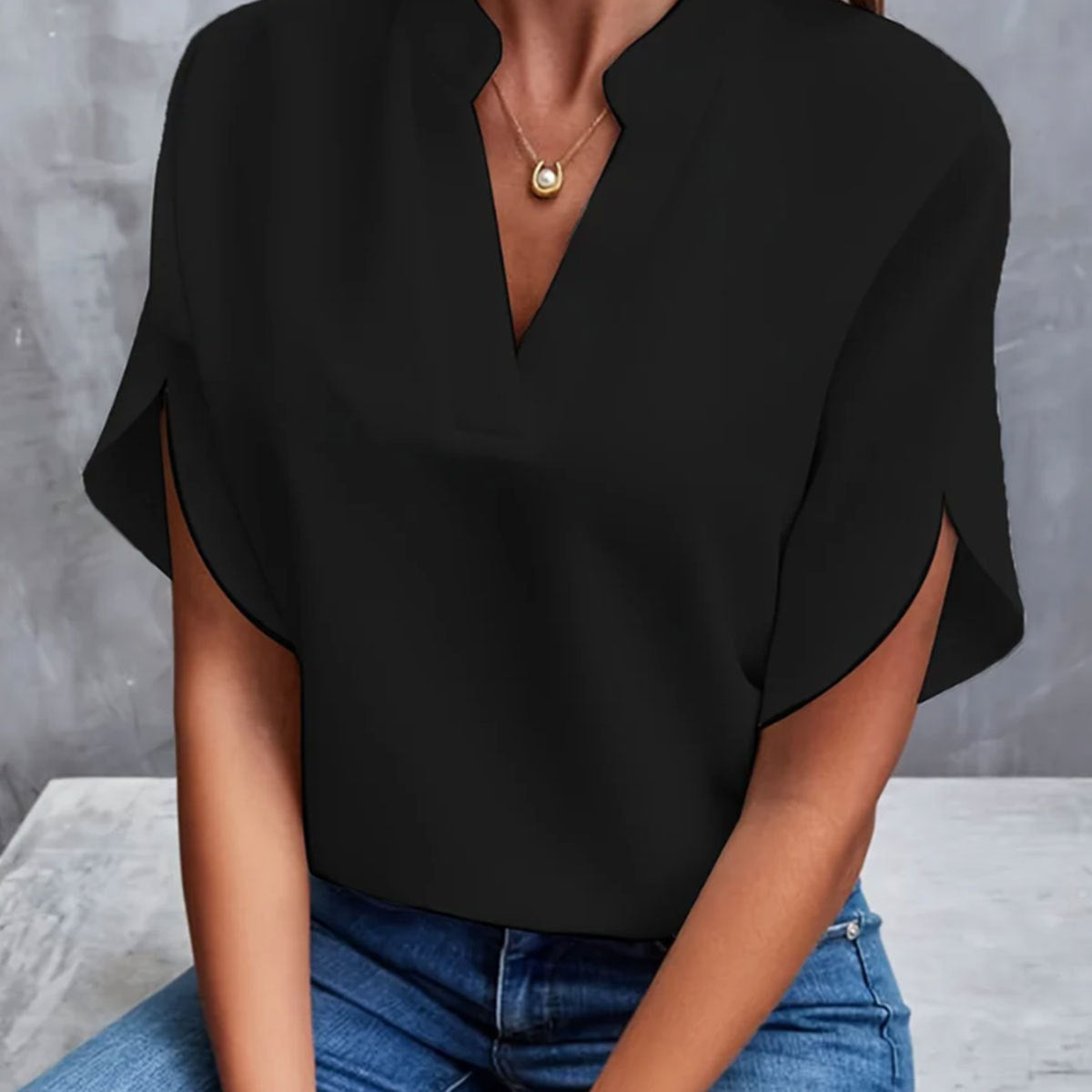 „Elin“ – Chiffon V-Neck Shirt