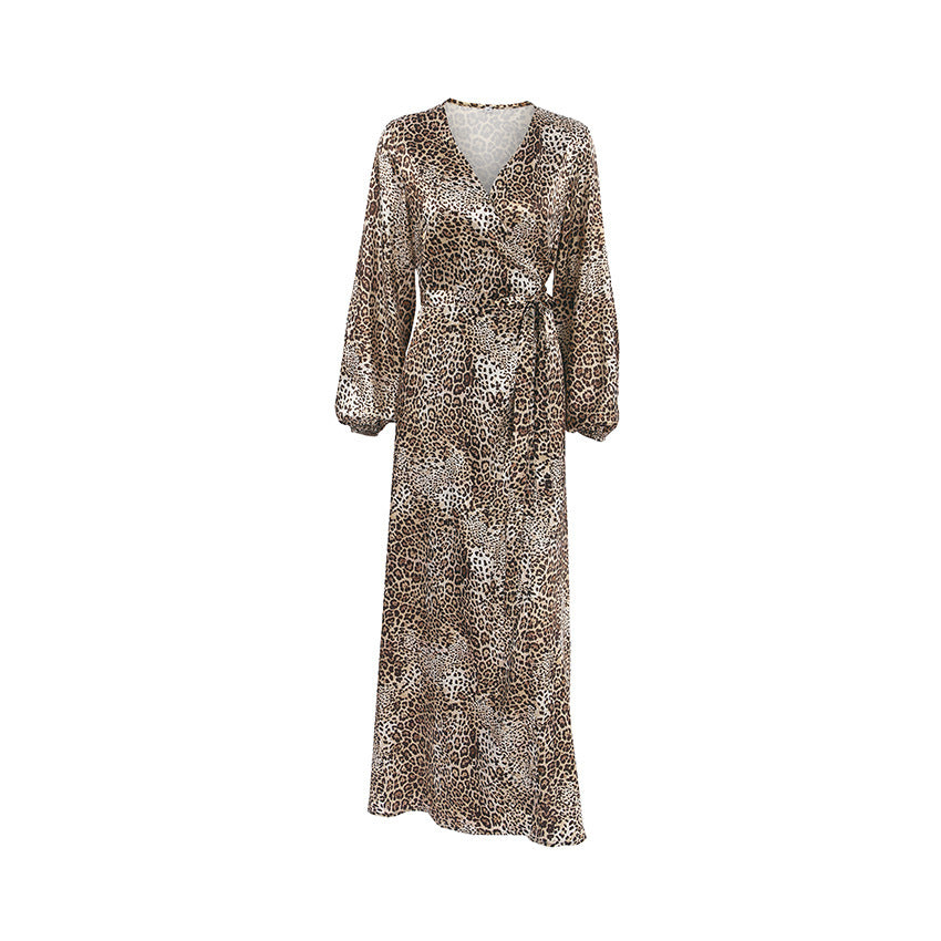 „Valeria“ – Satin Kleid mit Leopardenmuster