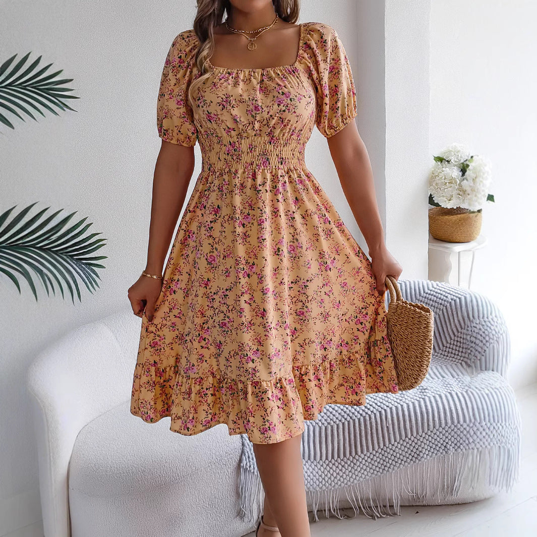 Clara“ – Kleid mit Karrée-Ausschnitt & Rüschen