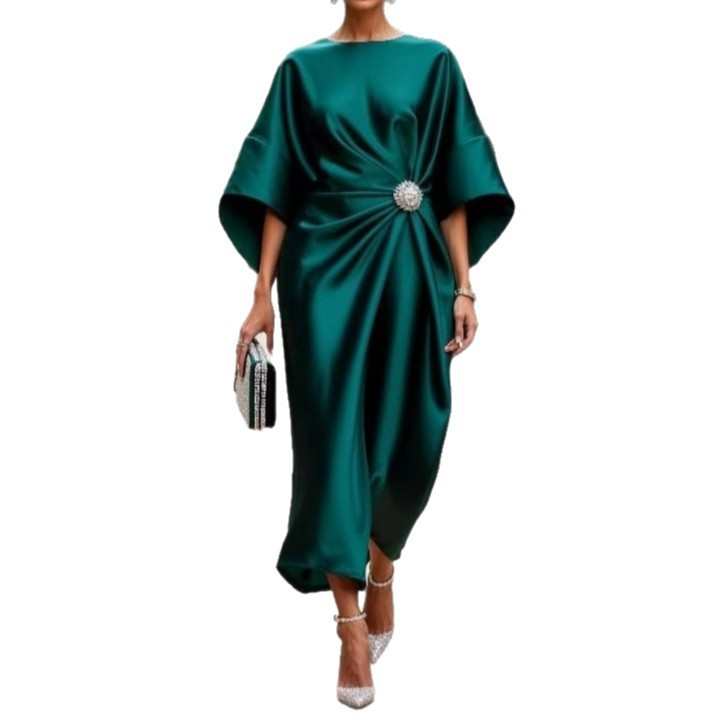 „Isabella“ – Satin Kleid mit Blumen- &amp; Perlen-Details